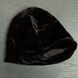 Vintage crushed black velvet hat with satin lining